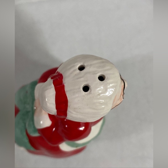 Kissing Santa And Mrs. Claus Salt and Pepper Shakers Christmas Table Kitschy - Picture 6 of 16